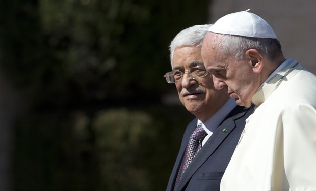 Pope Francis is welcomed by Palestinian President Mahmoud Abbas upon his arrival to the West Bank city of Bethlehem (Photo: AP/File) Pope Francis is welcomed by Palestinian President Mahmoud Abbas upon his arrival to the West Bank city of Bethlehem (Photo: AP/File)
